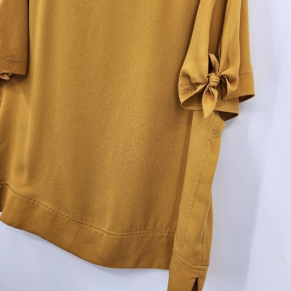 John Mark Cold Shoulder Boxy Blouse Womens Size Medium Gold Short Sleeve - Picture 3 of 7